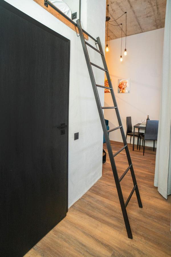 Teeny Tiny Lofts In Center Kaunas Exterior photo